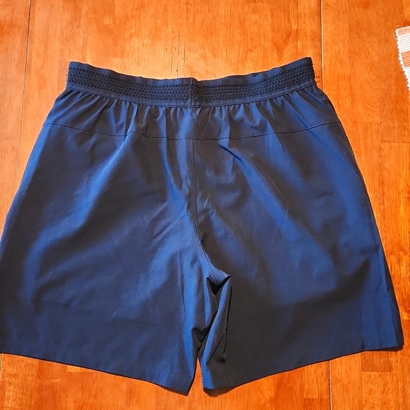 Fabletics athletic men's medium shorts.  Like new - Picture 2 of 2